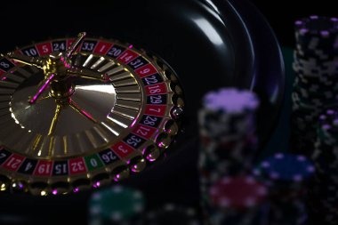 Blackjack game table showing player hands and dealer cards on milo 4d